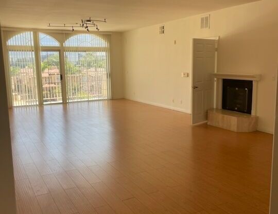 4 beds, 2.5 baths, 1,700 sqft, $4,950, Unit 303