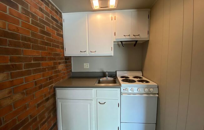 1 bed, 1 bath, 458 sqft, $800, Unit Apt. 6