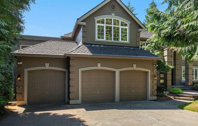 5 Bedroom Single Family Home in Lakemont