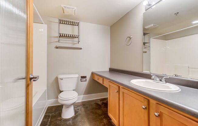 1 bed, 1 bath, 1,111 sqft, $1,613, Unit 3301-403