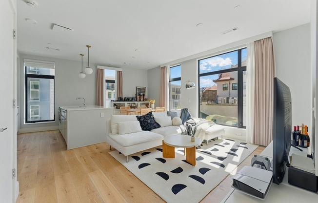 2 beds, 2 baths, 946 sqft, $4,500, Unit 524