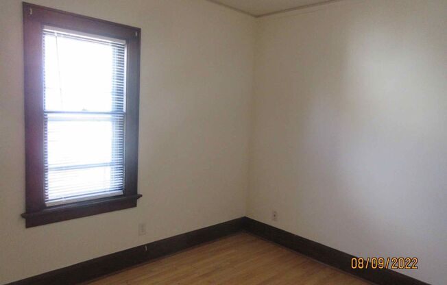 2 beds, 1 bath, 800 sqft, $950, Unit 2