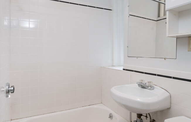 Studio, 1 bath, 525 sqft, $2,700, Unit 50