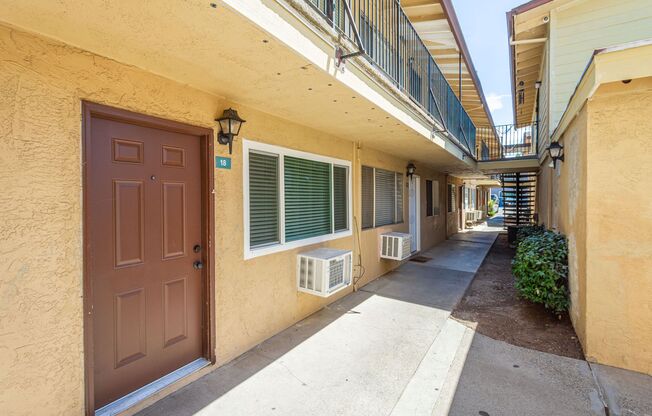 2 beds, 1 bath, 850 sqft, $1,585, Unit 15