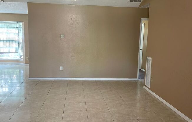 Cozy 4 bd/2 bth in Glen Iris Sub Division
