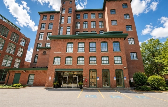 2 beds, 1.5 baths, 1,454 sqft, $2,300, Unit 204