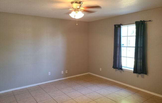 3 beds, 2 baths, $1,150