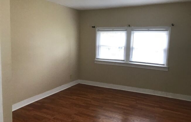 2 beds, 1 bath, $895