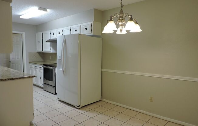 NICE 3 BEDROOM AND 2 BATH DUPLEX IN GREAT LOCATION