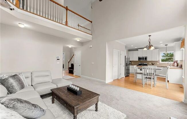 Beautiful home in Stratford on Lanier-5 bed 3 bath in sought after swim, tennis and lake community!