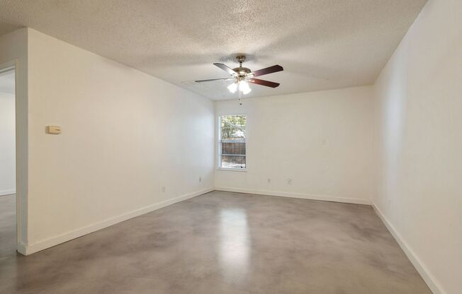 2 beds, 1 bath, $2,000, Unit B