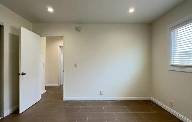 2 beds, 1 bath, $2,450, Unit 4