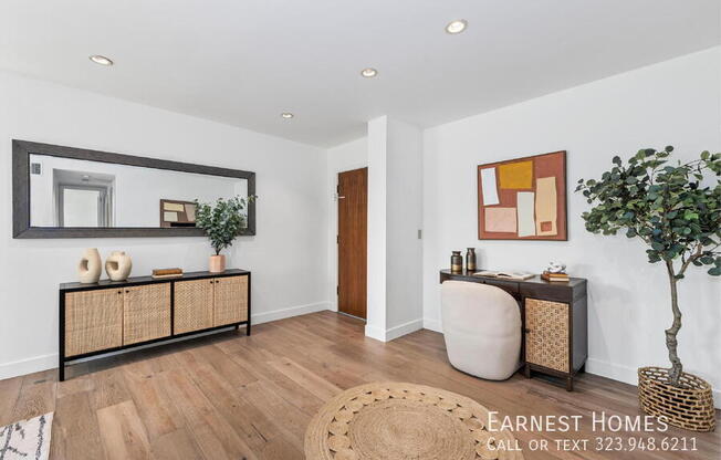 1121 N Olive Dr.