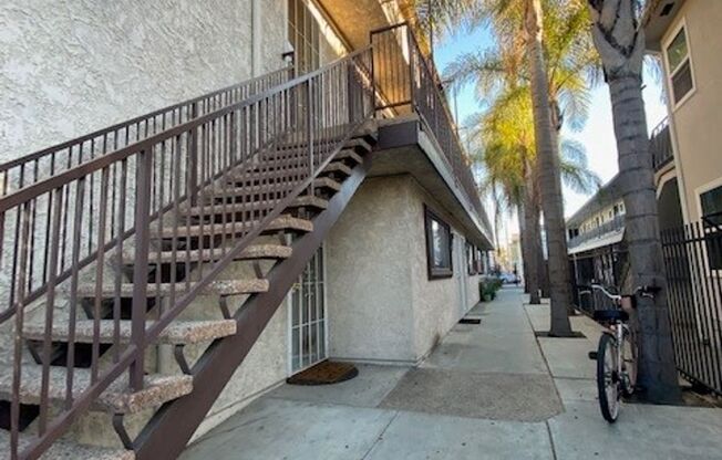 Newly Remodeled Beautiful 1 Bedroom/ 1 bathroom Apartment! With PARKING!