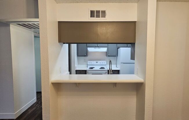 1 bed, 1 bath, 580 sqft, $995, Unit 123