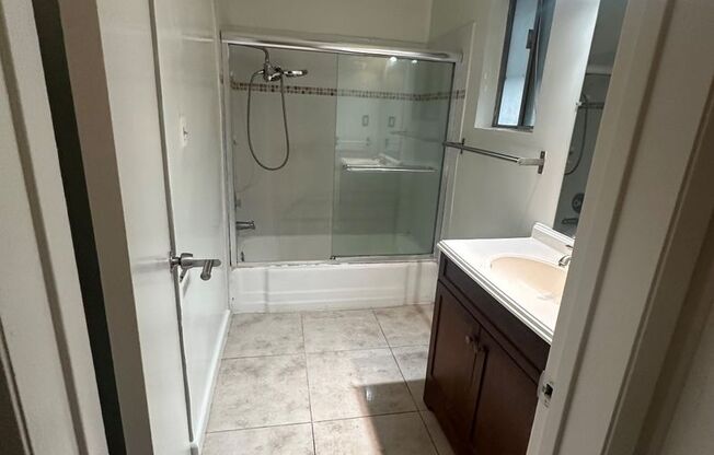 1 bed, 1 bath, $1,950, Unit 09