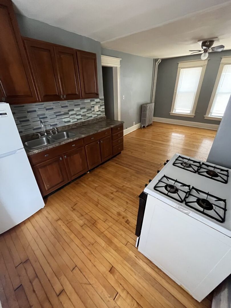 Charming 2-Bedroom Gem in the Heart of Milwaukee’s East Side