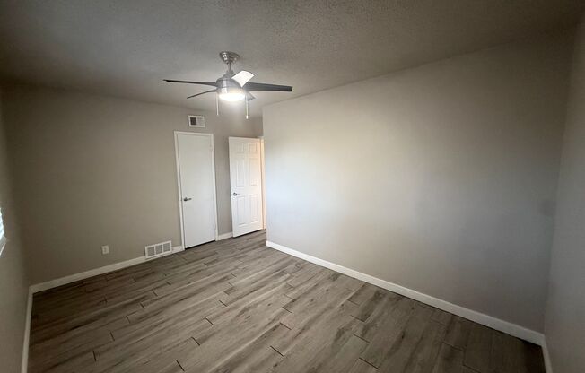 2 beds, 1 bath, 880 sqft, $1,395, Unit 3620-25