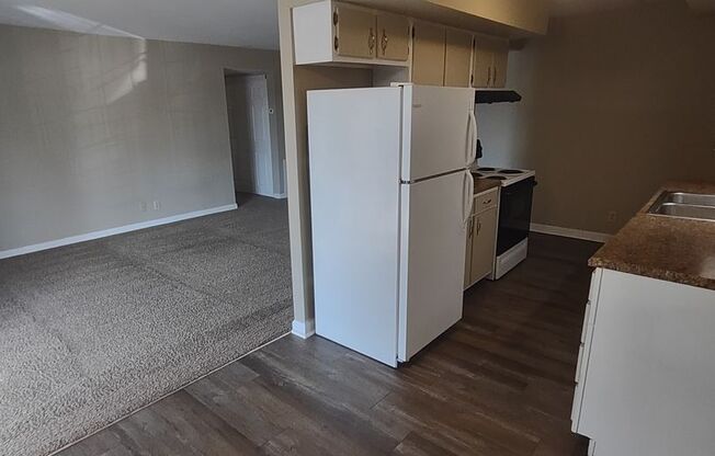 2 beds, 1 bath, 960 sqft, $959, Unit 4