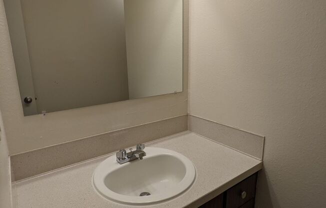 3 beds, 1.5 baths, 1,500 sqft, $1,995, Unit 2802-5