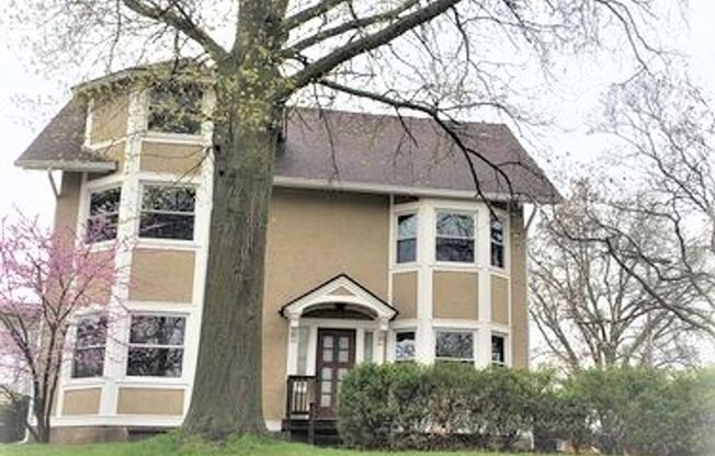 Beautiful 4 bedroom 2.5 house