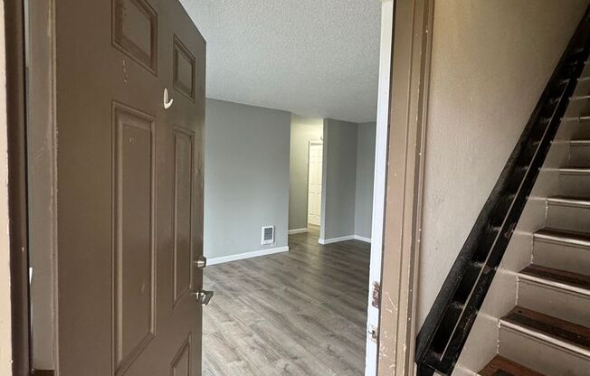 2 beds, 1 bath, 840 sqft, $1,350, Unit 717