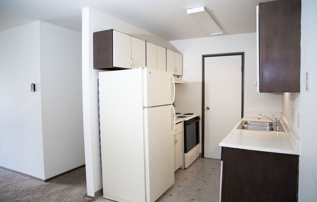 Silver Lake Apartments, LLC.