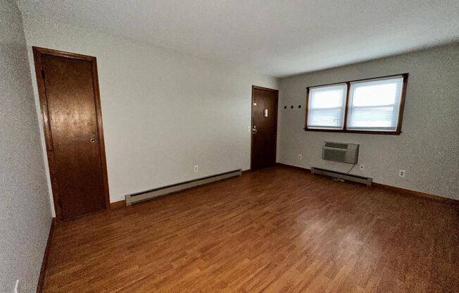 2 beds, 1 bath, $1,450, Unit 291-Apt 6