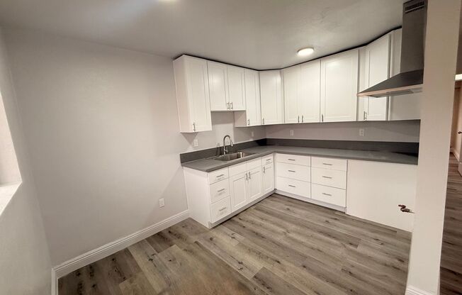 2 beds, 1 bath, $2,300, Unit 05