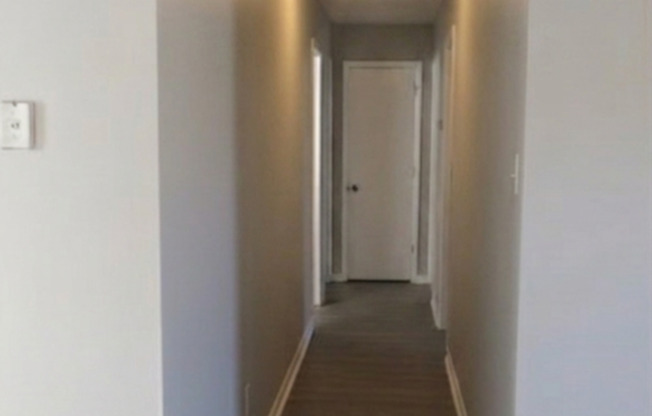 3 beds, 1 bath, 1,000 sqft, $1,099, Unit 1050