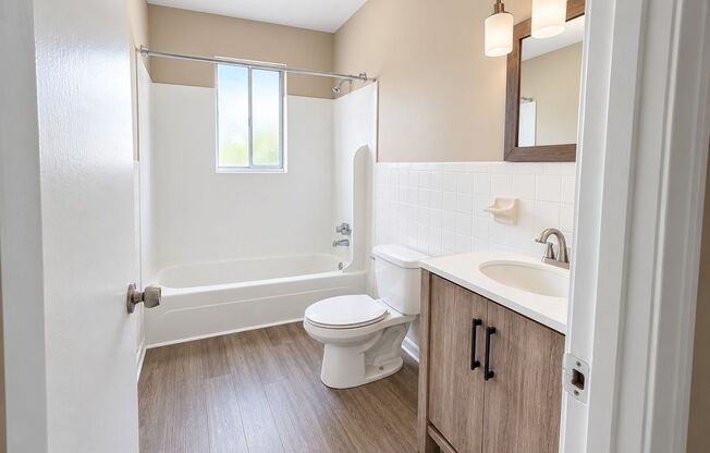 2 beds, 1 bath, 1,010 sqft, $1,150, Unit I01