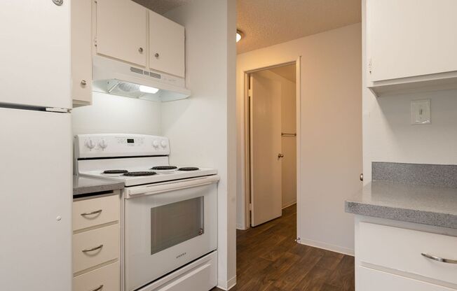 Harborview East: Leasing Specials! Updated 1 & 2-Bedroom Apartments in Tacoma