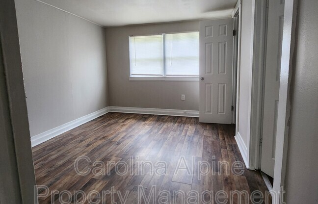 1102 BAKER BLVD