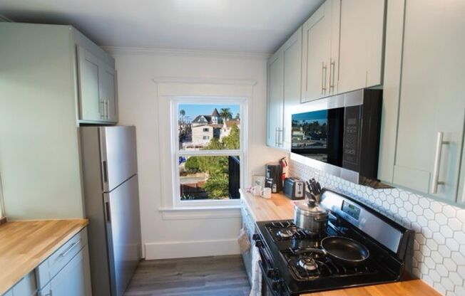 1 bed, 1 bath, $2,695