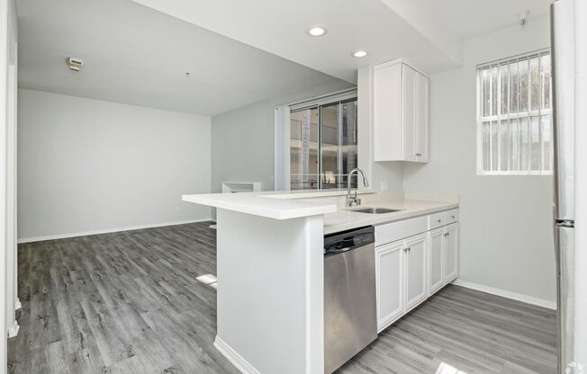 Studio, 1 bath, 695 sqft, $2,098, Unit 310