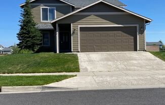 4 beds, 2.5 baths, $2,400