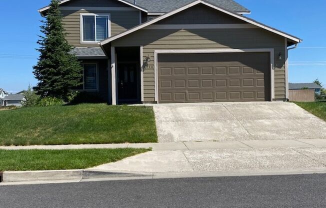 Large Corner Lot 4BR, 2.5BA Cheney Home In Big Sky #1455