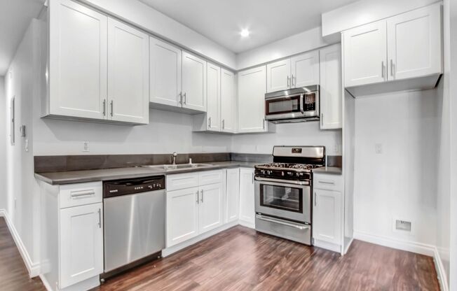 2 beds, 2 baths, 895 sqft, $2,715, Unit 207