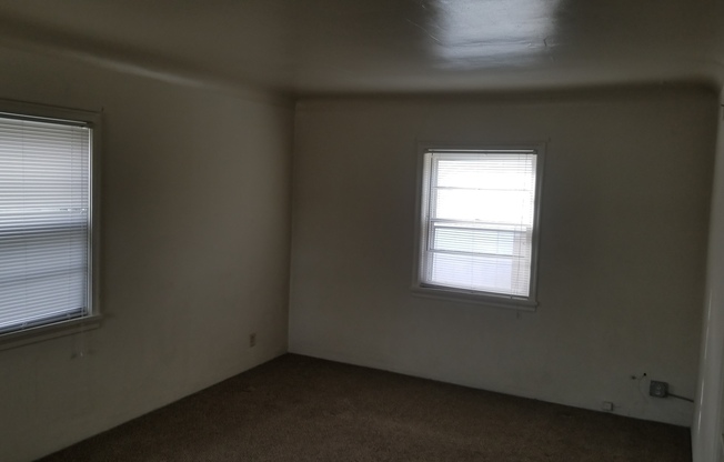 Charming 2 bedroom home for lease!