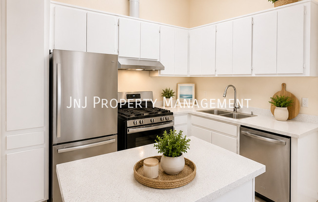 2211 CEDAR AVE