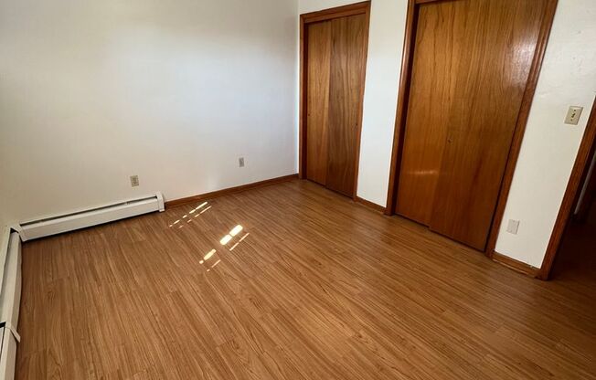 2 beds, 1 bath, 903 sqft, $1,150, Unit B-10