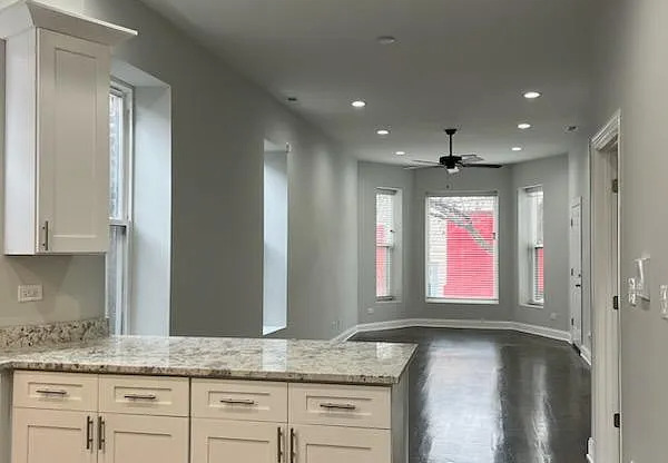 2840 W FULTON
