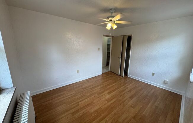 3 beds, 1 bath, 800 sqft, $2,100, Unit 406D