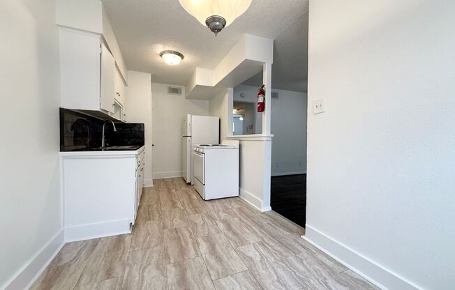 2 beds, 1 bath, $925, Unit SC553