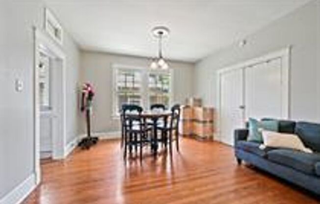 Adorable Cottage Just Steps from LSU's Campus and the Lakes!