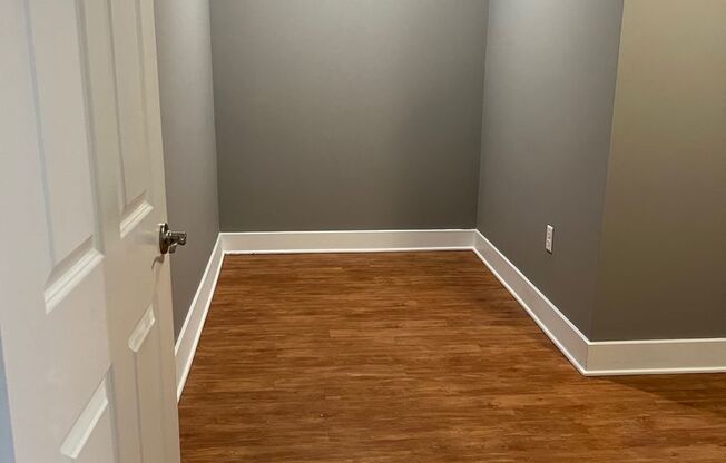 2 beds, 1 bath, 872 sqft, $1,595, Unit 611