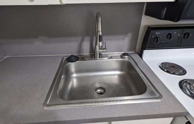 Studio, 1 bath, 350 sqft, $995, Unit 307