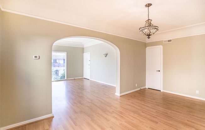 325-327 1/2 N. Stanley Ave.