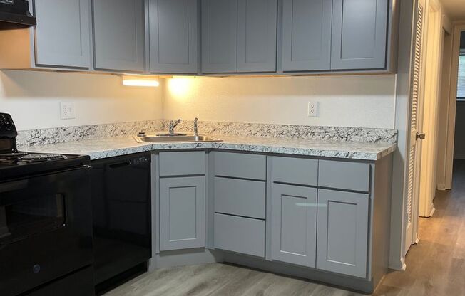 2 beds, 1 bath, 925 sqft, $1,195, Unit 28