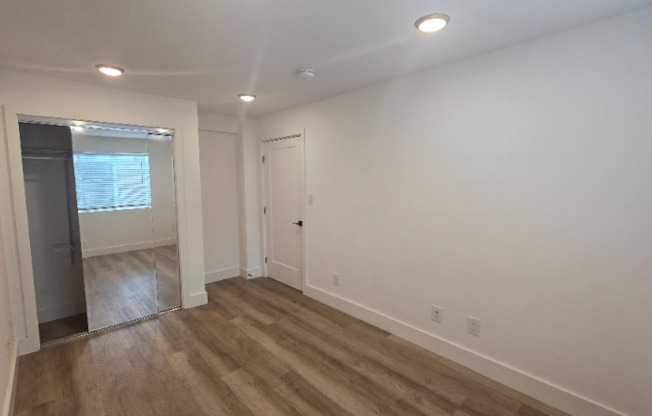 1649 1651 LA SALLE AVE